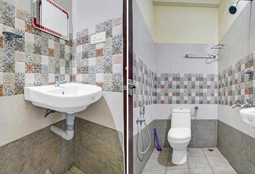 Hotel Oyo Flagship 83172 Royal Rooms