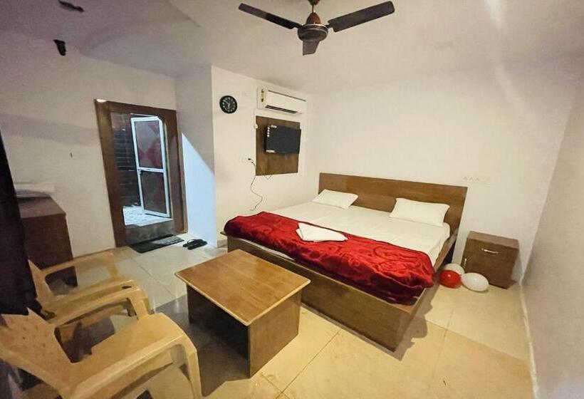 هتل Oyo The 3 Star