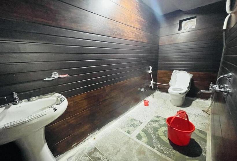 هتل Oyo The 3 Star