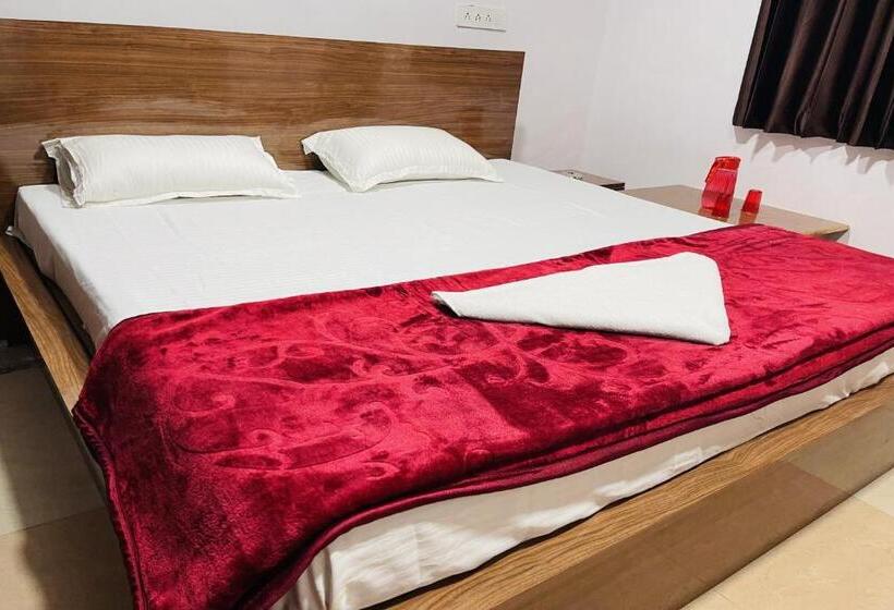 هتل Oyo The 3 Star