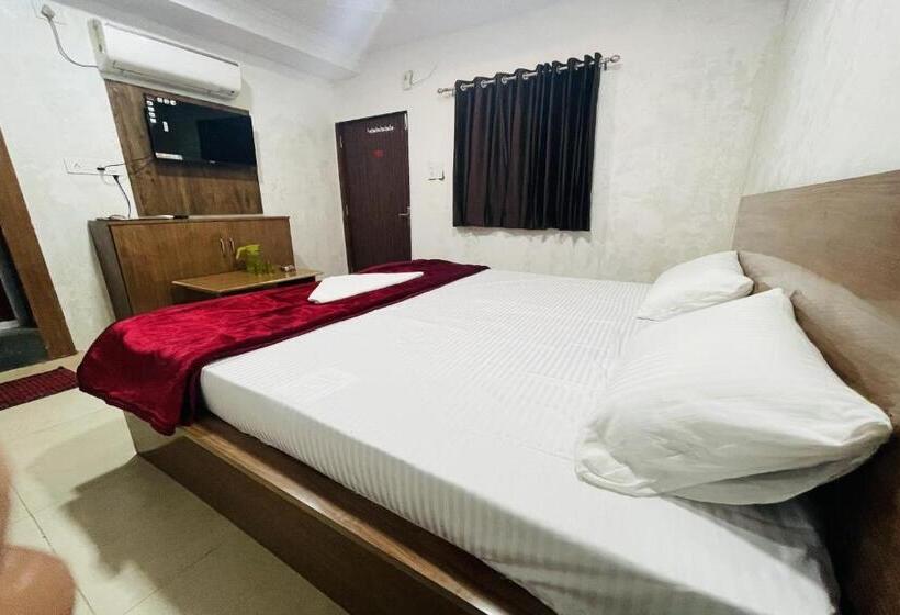 هتل Oyo The 3 Star