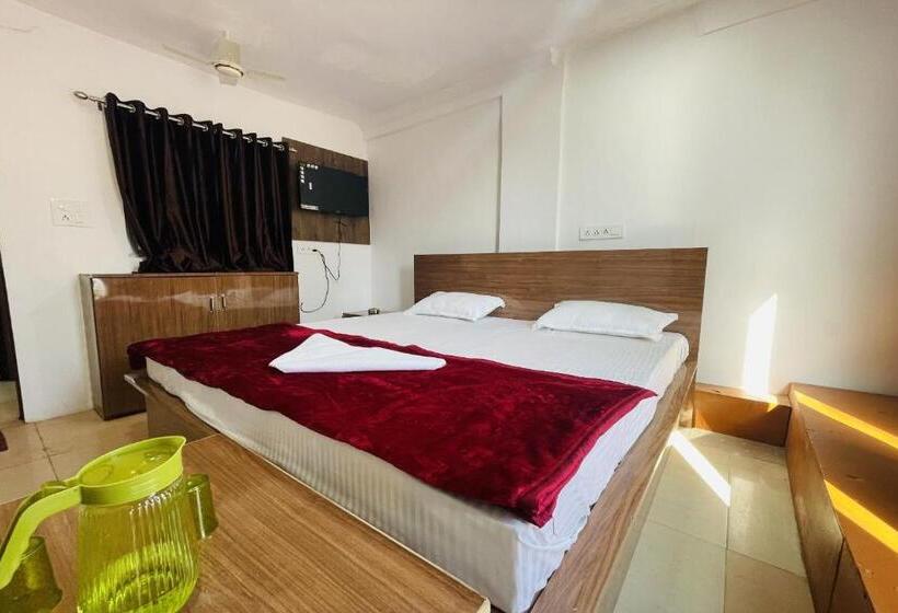 هتل Oyo The 3 Star