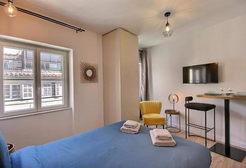 Les Toits Du Vieux Port