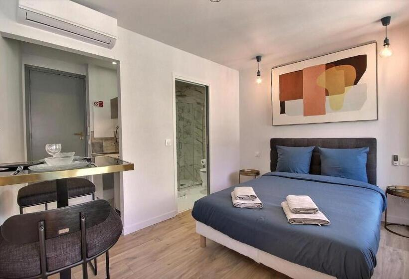 Les Toits Du Vieux Port