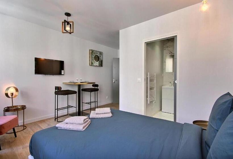 Les Toits Du Vieux Port