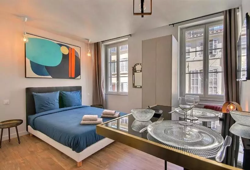 Les Toits Du Vieux Port