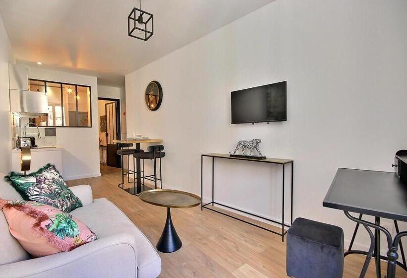 Les Toits Du Vieux Port