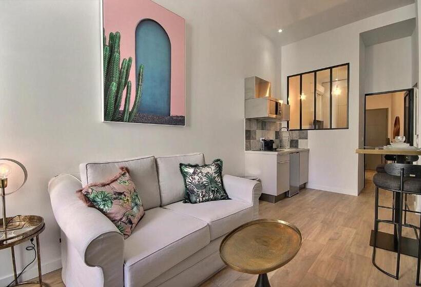 Les Toits Du Vieux Port