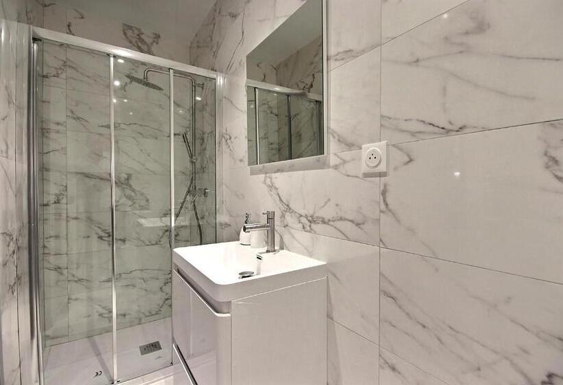 Les Toits Du Vieux Port