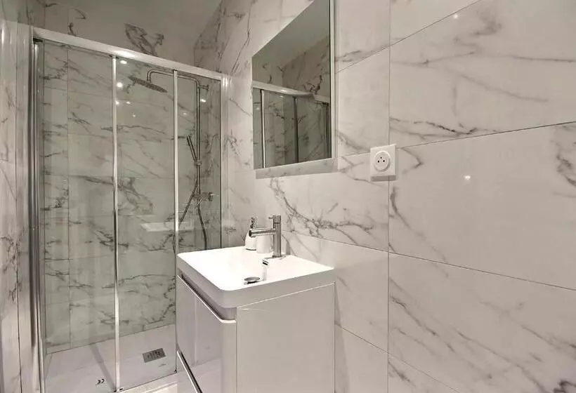 Les Toits Du Vieux Port