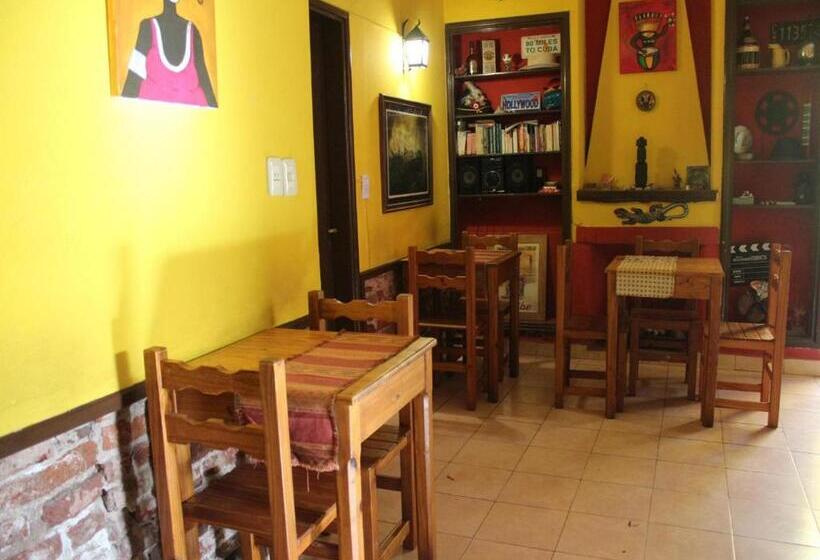 Malecon En Calle Techada Hostel