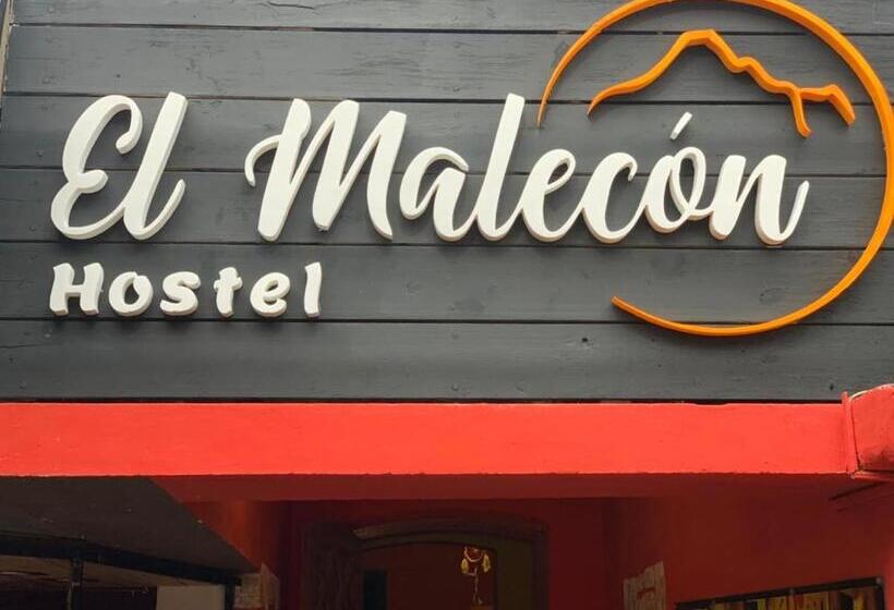 Malecon En Calle Techada Hostel