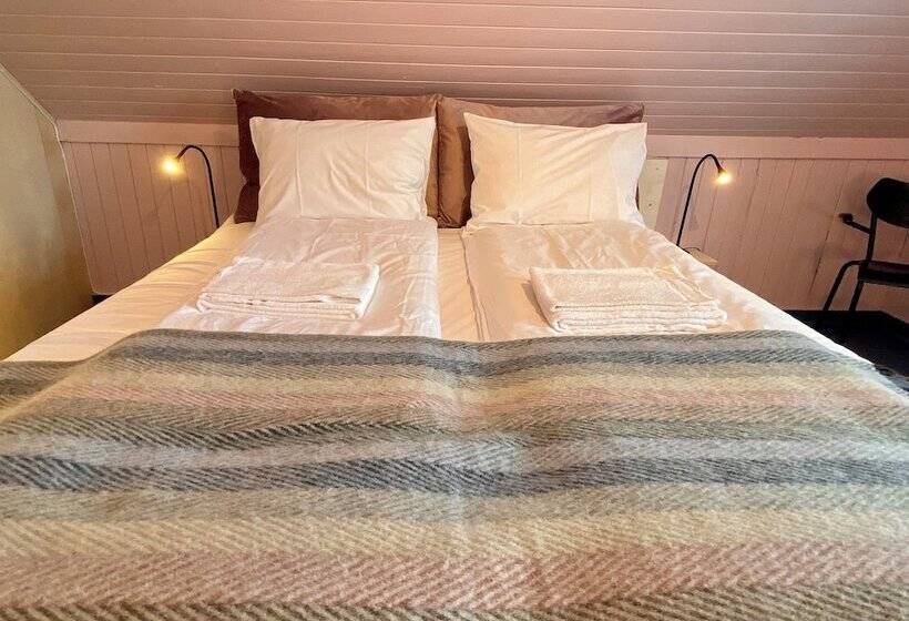 Pensão Nøtnes Midnattsol Guesthouse