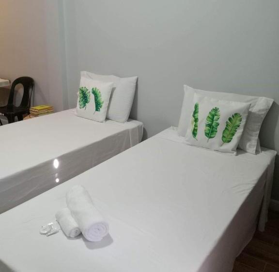 פנסיון Point Gate Inn