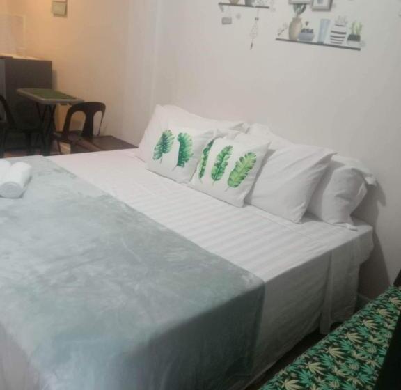 פנסיון Point Gate Inn