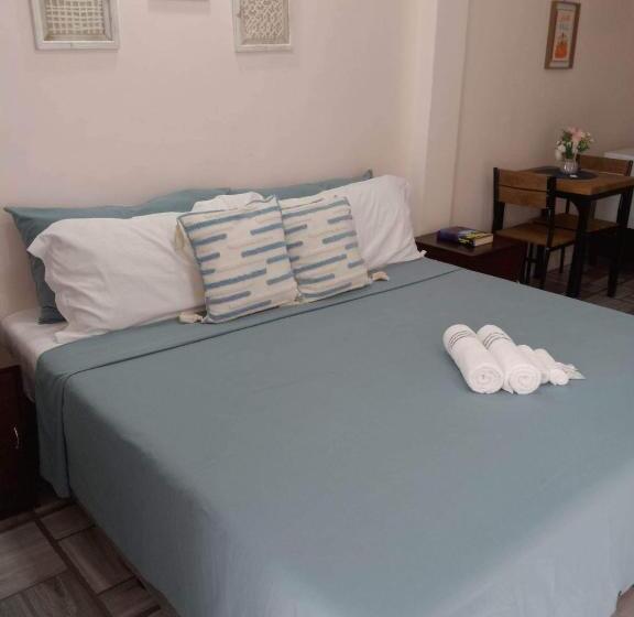 פנסיון Point Gate Inn