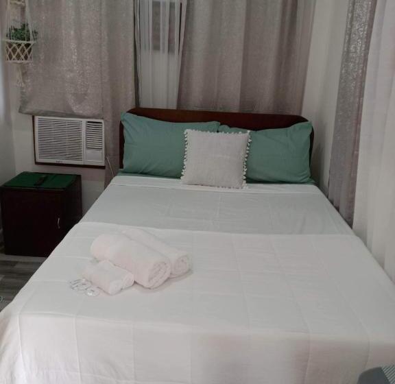 פנסיון Point Gate Inn