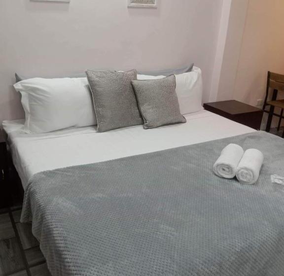 פנסיון Point Gate Inn