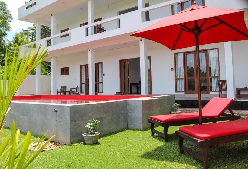 مبيت وإفطار Villa Red Pool