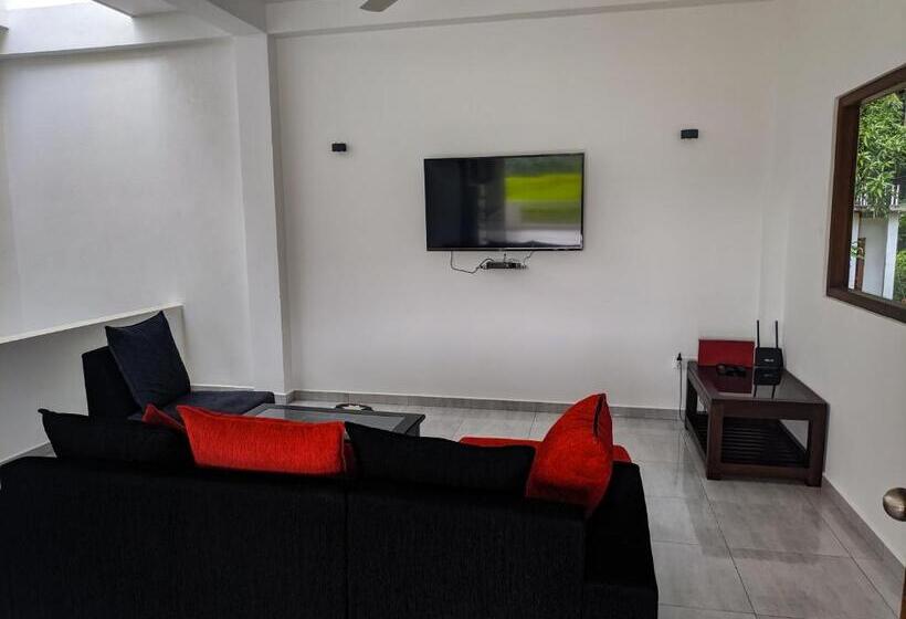 مبيت وإفطار Villa Red Pool