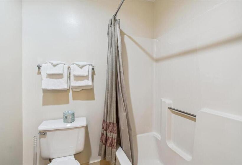 Cedarbrook Hotel Room W/2 Doubles 117