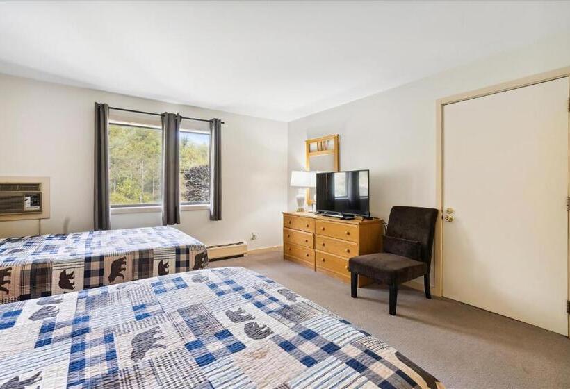 Cedarbrook Hotel Room W/2 Doubles 117