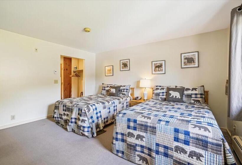 Cedarbrook Hotel Room W/2 Doubles 117