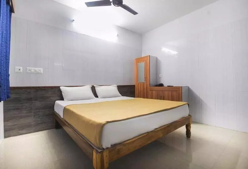 Hotelli Oyo 61145 Jks Deluxe Lodge