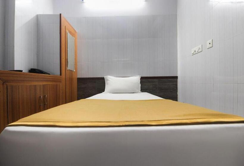 Hotel Oyo 61145 Jks Deluxe Lodge