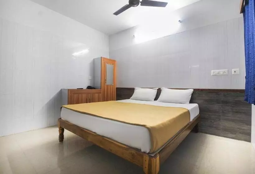 Hotelli Oyo 61145 Jks Deluxe Lodge