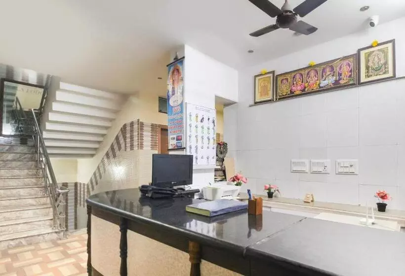 Hotelli Oyo 61145 Jks Deluxe Lodge