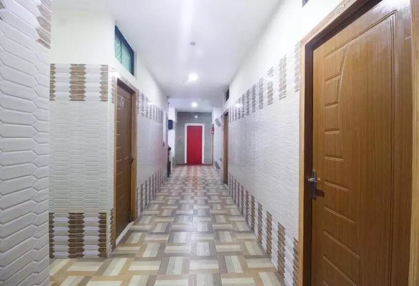 Hotelli Oyo 61145 Jks Deluxe Lodge