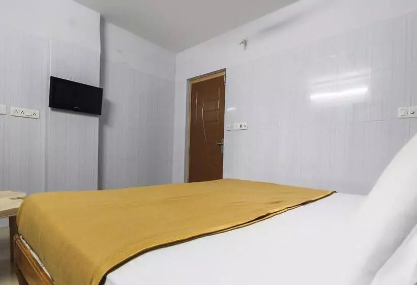Hotelli Oyo 61145 Jks Deluxe Lodge