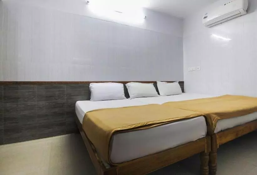 Hotelli Oyo 61145 Jks Deluxe Lodge
