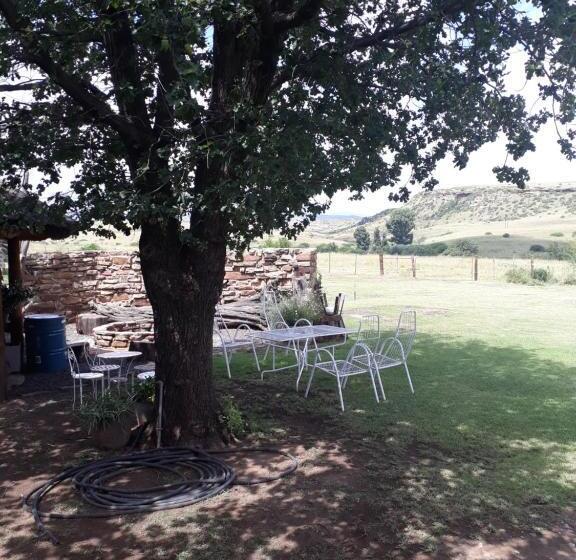 Отель Saffier River Cottage Farmstay