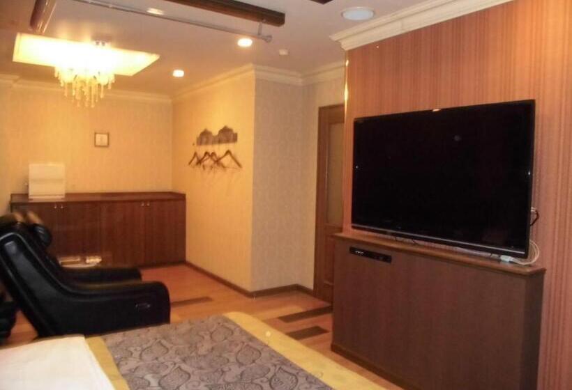 בית מלון כפרי Sari Resort Kashiba