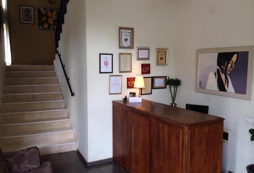 هتل Villa Di Poletta