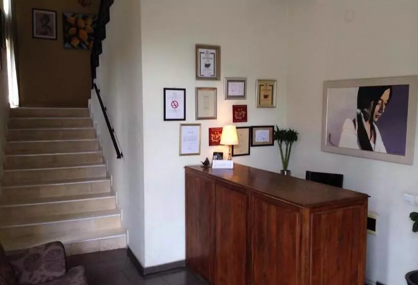 هتل Villa Di Poletta