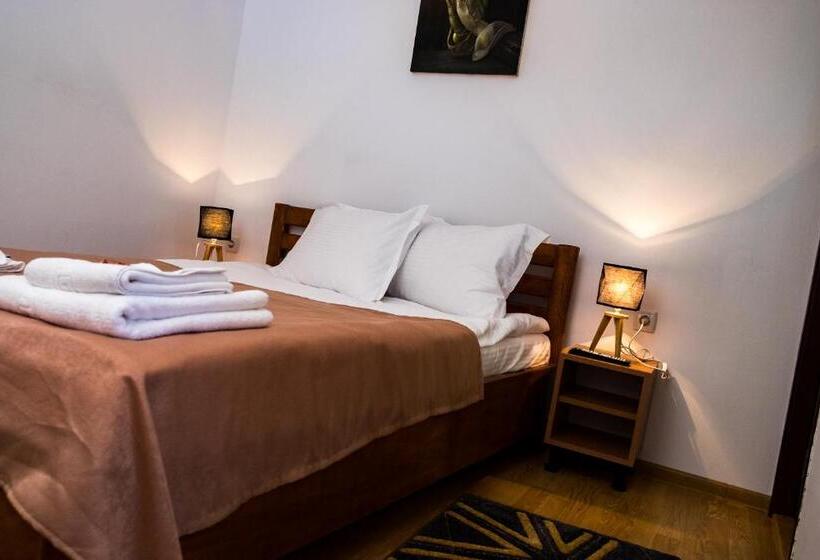 پانسیون Casa Arbo