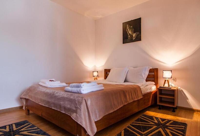 پانسیون Casa Arbo