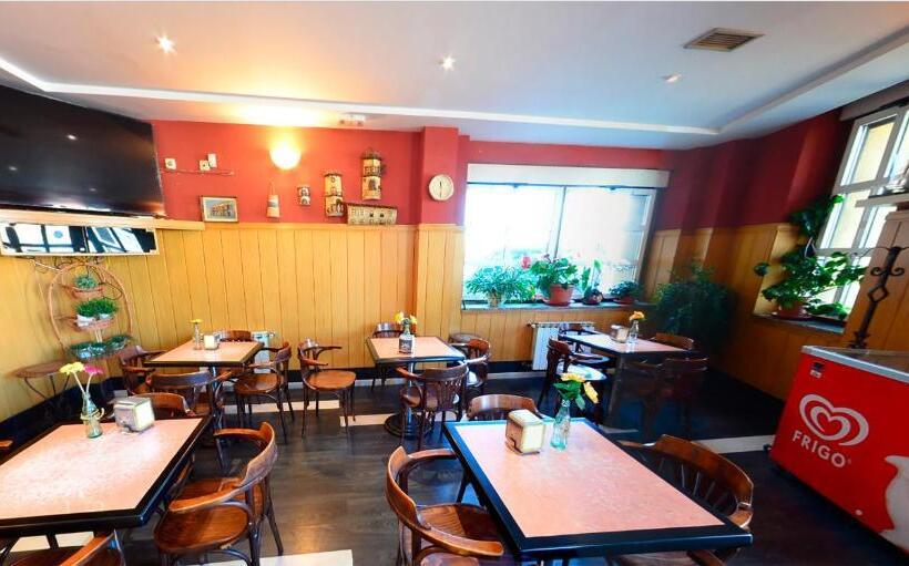 Пансион Hostal Bar Stop