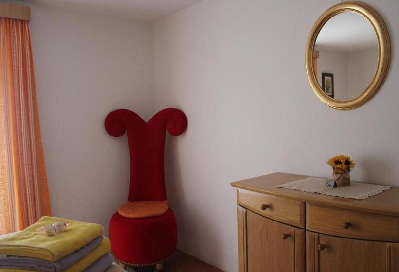 تختخواب و صبحانه Sonnberg