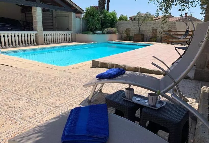 Aamiaismajoitus (B&B) Villa Escandia