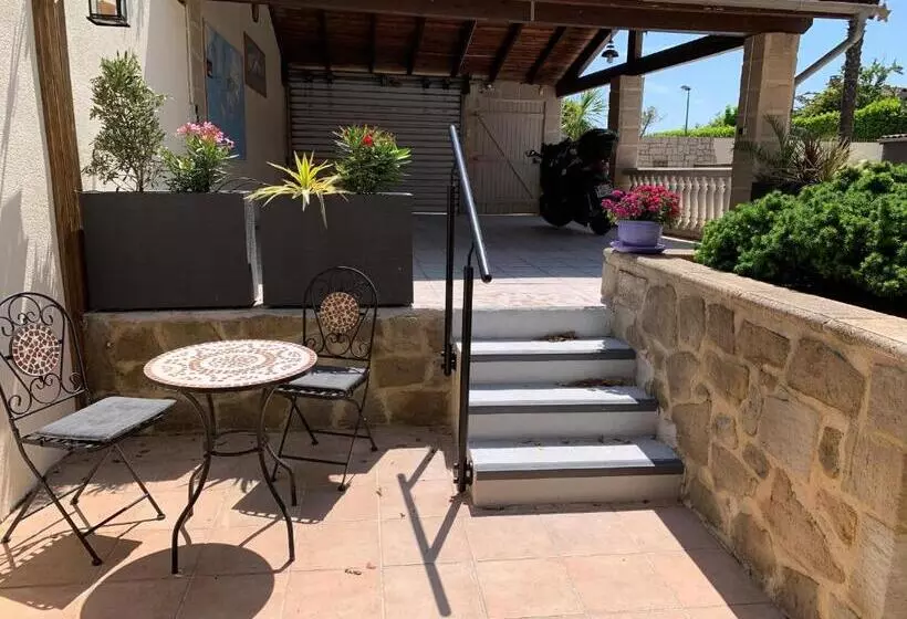 Aamiaismajoitus (B&B) Villa Escandia