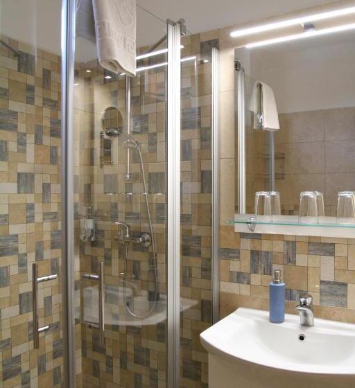 تختخواب و صبحانه Zenit Panzió