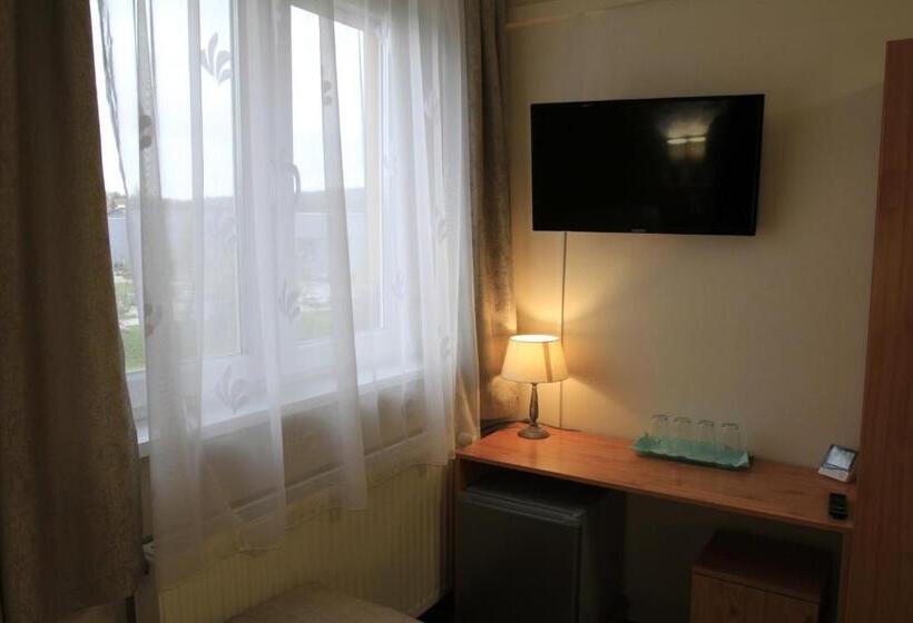 تختخواب و صبحانه Zenit Panzió