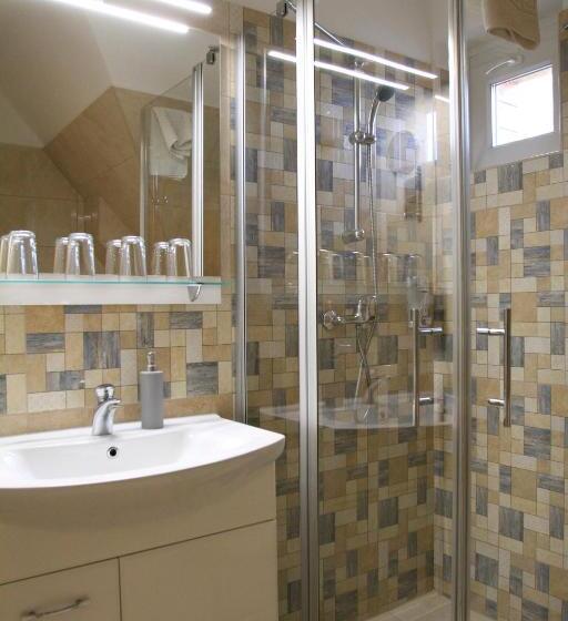 تختخواب و صبحانه Zenit Panzió