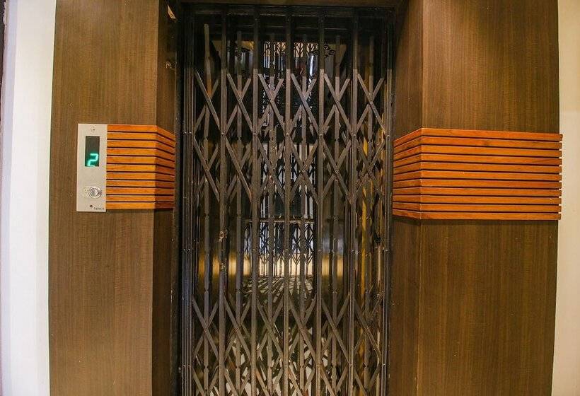 Fabhotel Royal Palace Ii