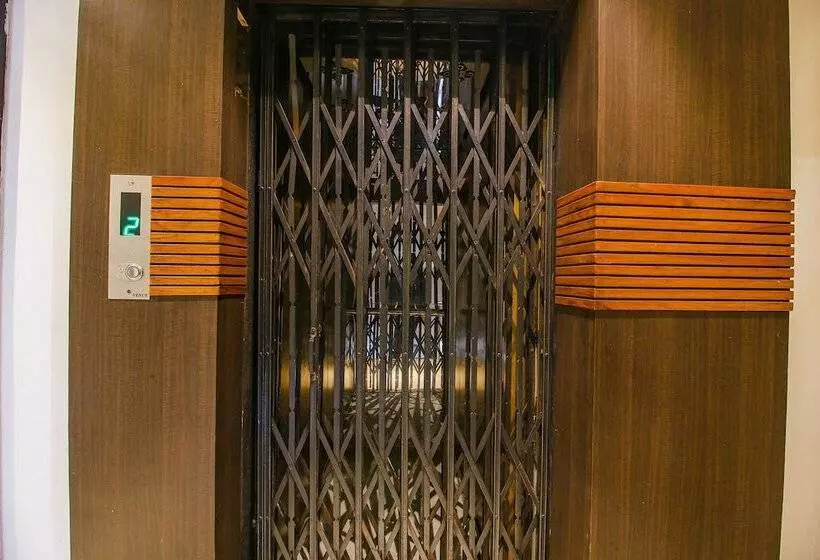 Fabhotel Royal Palace Ii