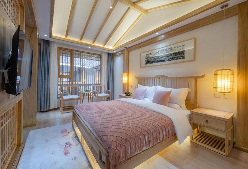 Hotel 丽江古城中心 皓月繁花 观古城全景轻奢民宿